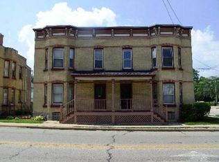 202 S Throop St, Woodstock, IL 60098