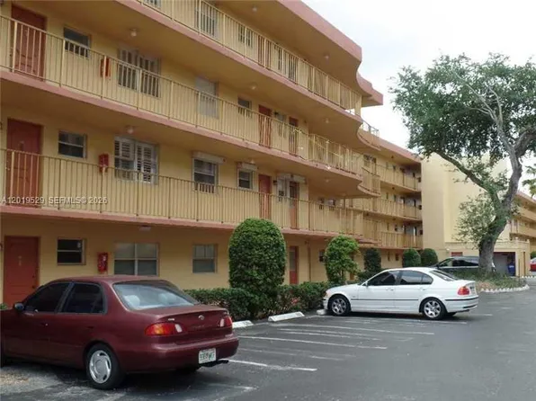447 NE 195th St APT 117, Miami, FL 33179