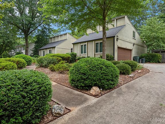 3rd image of 3025 Southampton Cir #4