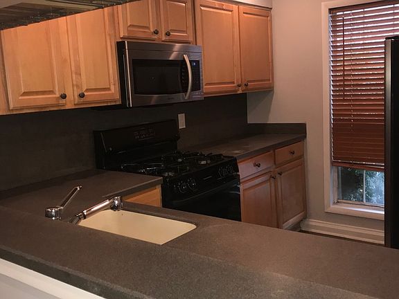 2nd image of 2952 Aspen Woods Entry