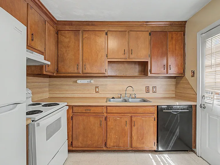 626 Sedgefield Dr — Photo 10
