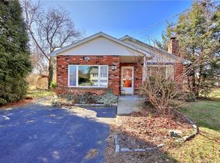 24 Peach Tree Ln, Milford, CT 06461