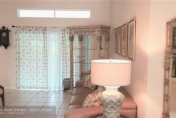4th image of 10128 NW 24th St