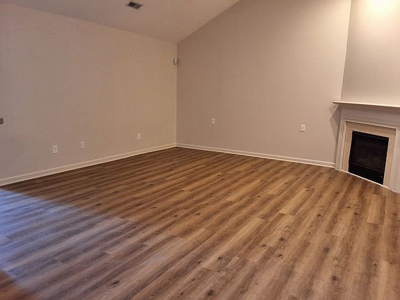 3rd image of 3713 Eliza Pointe Way
