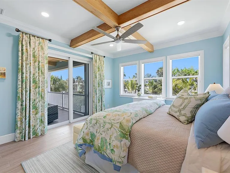 115 Aqua Ln — Photo 37