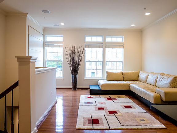 3rd image of 3572 Ellery Cir