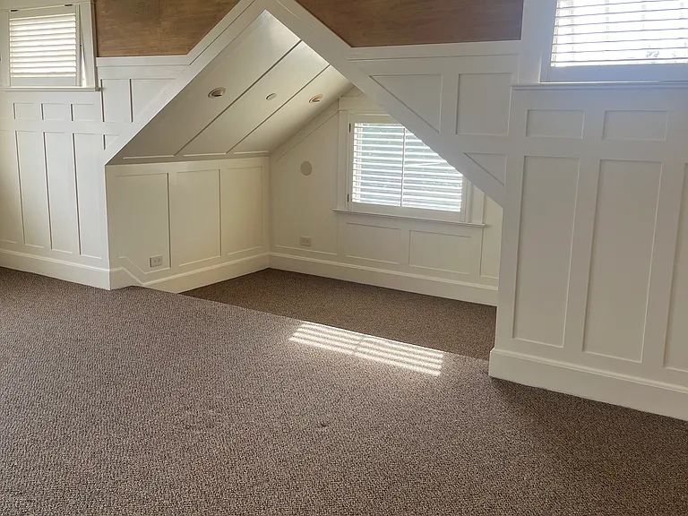 Bedroom with sunken reading nook