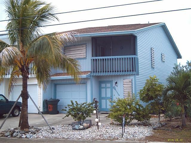 3 blocks to the beach