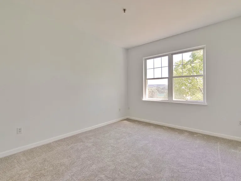 453 E Okeefe St #307 — Photo 28