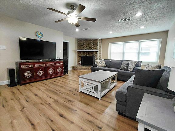 2nd image of 1418 White Oak Dr