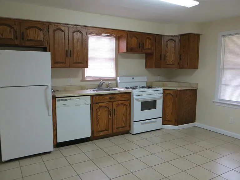 305 W Northview Ave — Photo 7