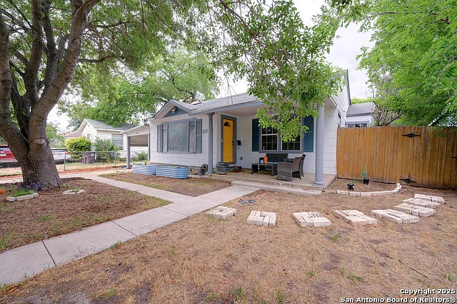 2231 W Woodlawn Ave — Photo 22