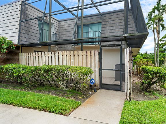 3rd image of 3190 SE BROOK Street