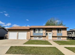 2325 17th Ave W, Williston, ND 58801