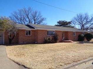 1700 Smythe St, Plainview, TX 79072