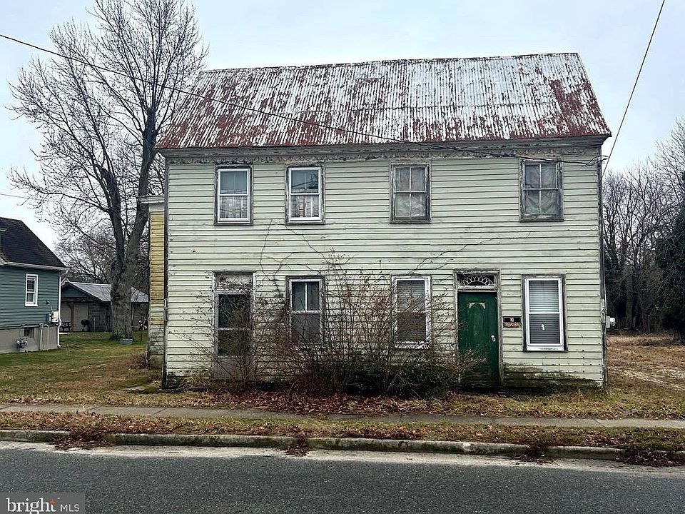 1st image of 914 Main St