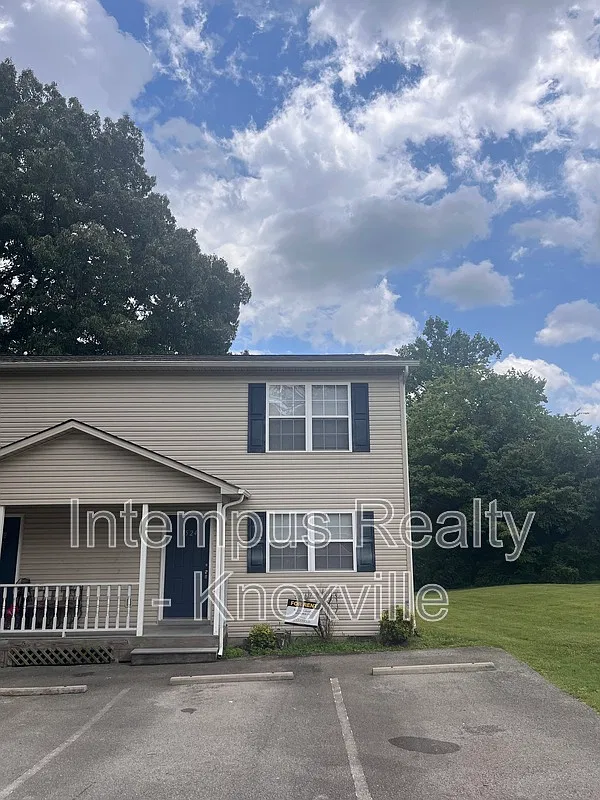 2 bed, 1.5 bath, 1092 sqft, $1,650 — Photo 2