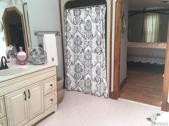 5th image of 101 Queen Anne Dr