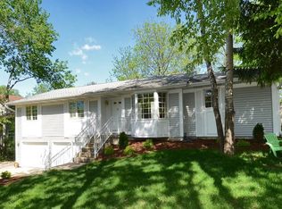 1613 Deerwood Dr, Madison, WI 53716