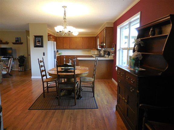 5th image of 560 Belle Starr Dr