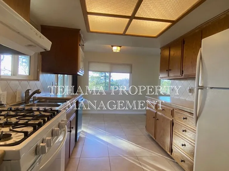 14807 Hilltop Dr — Photo 4