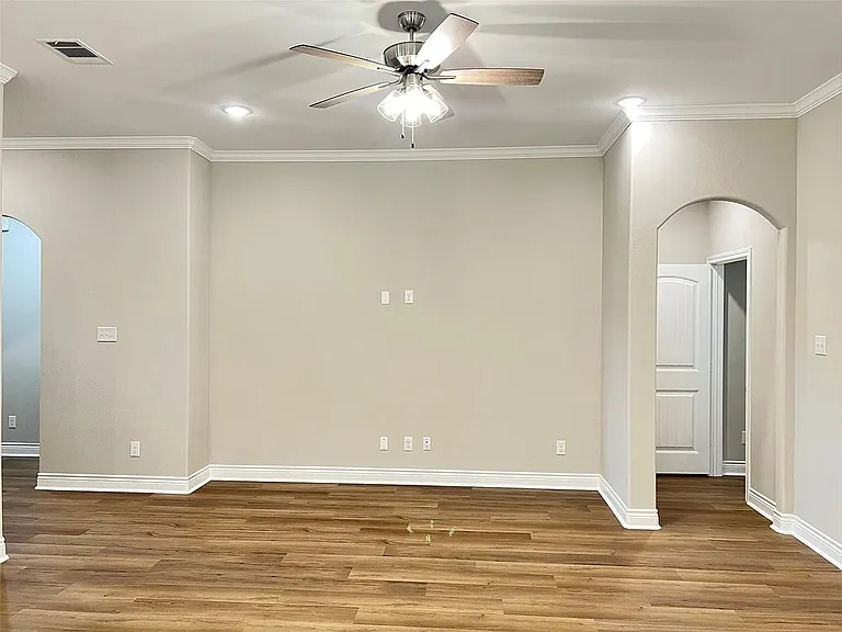 806 Greyson Ln — Photo 4