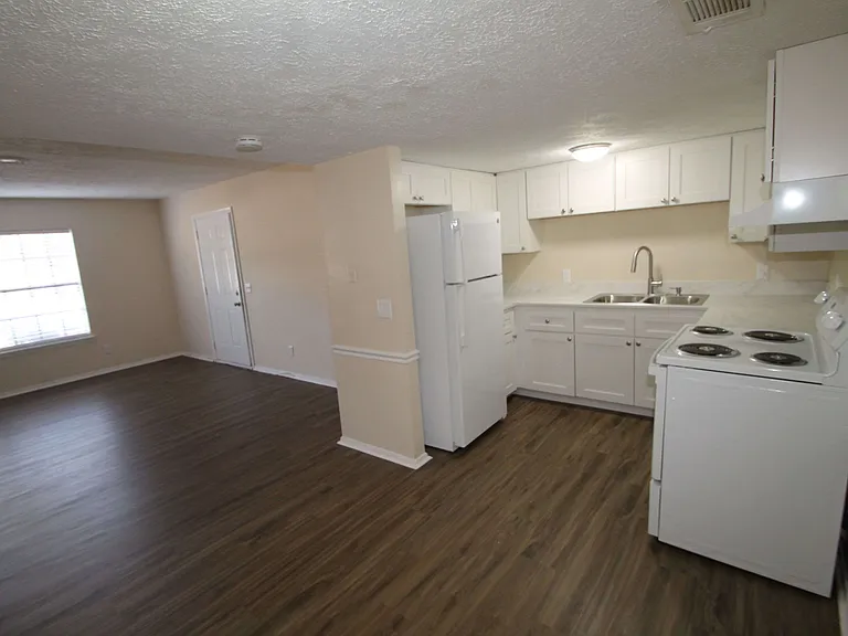 425 Tibet Ave #H — Photo 6