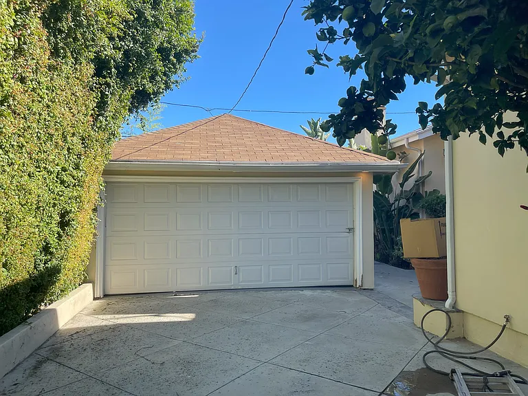14320 Hortense St — Photo 14