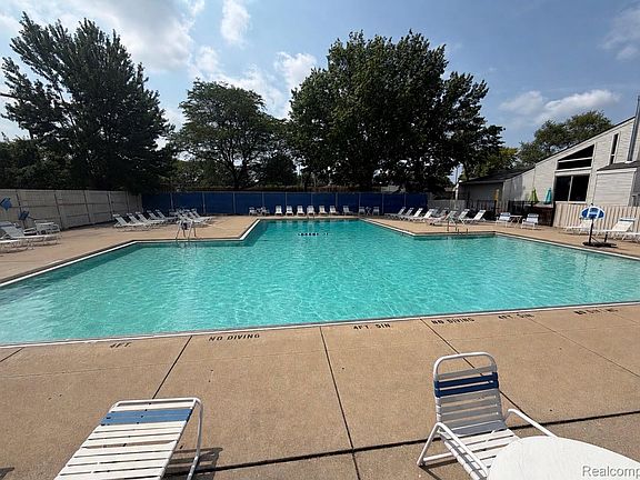 4th image of 23348 Edsel Ford Ct