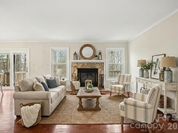 374 Tall Oaks Trl, Fort Mill, SC 29715