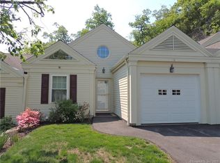 16 Saint George Pl #16, Sandy Hook, CT 06482
