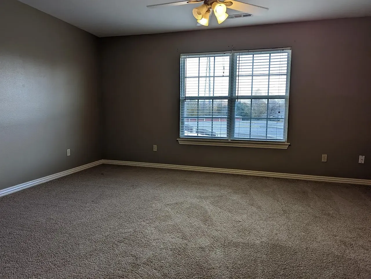2558 N Oakland Zion Rd — Photo 3