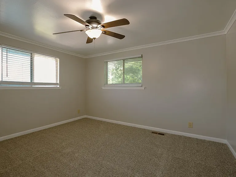 1401-1403 S Frisco Ave — Photo 17