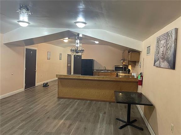 3rd image of 8009 Downman Rd