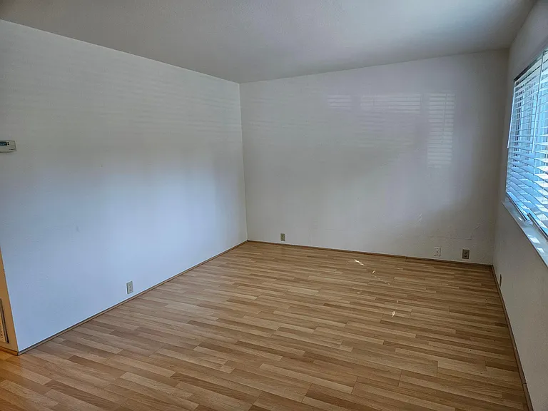 1581 Drake Dr — Photo 4