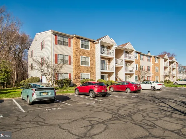 24 Holly Ct, Hamilton, NJ 08619