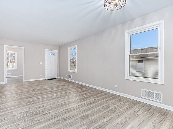 3rd image of 15036 Perry Ave