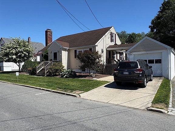 2nd image of 220 Belair St
