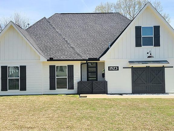 2nd image of 1523 Llano St