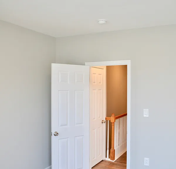 1444 N Edgewood St — Photo 5