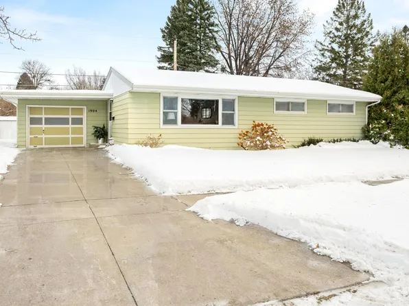 1904 4th St S, Moorhead, MN 56560
