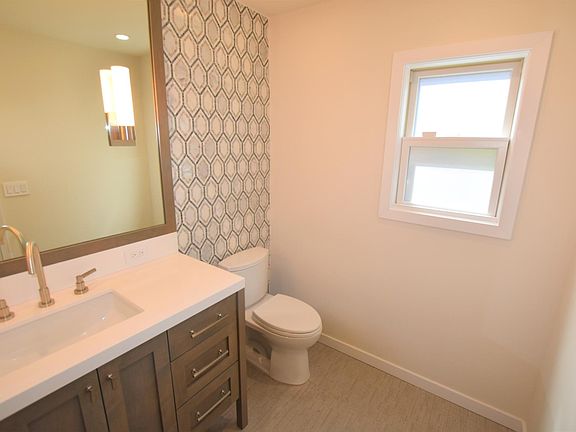2nd image of 345 Poe St