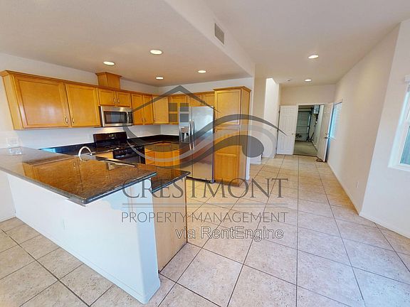 4th image of 256 Elm Ave