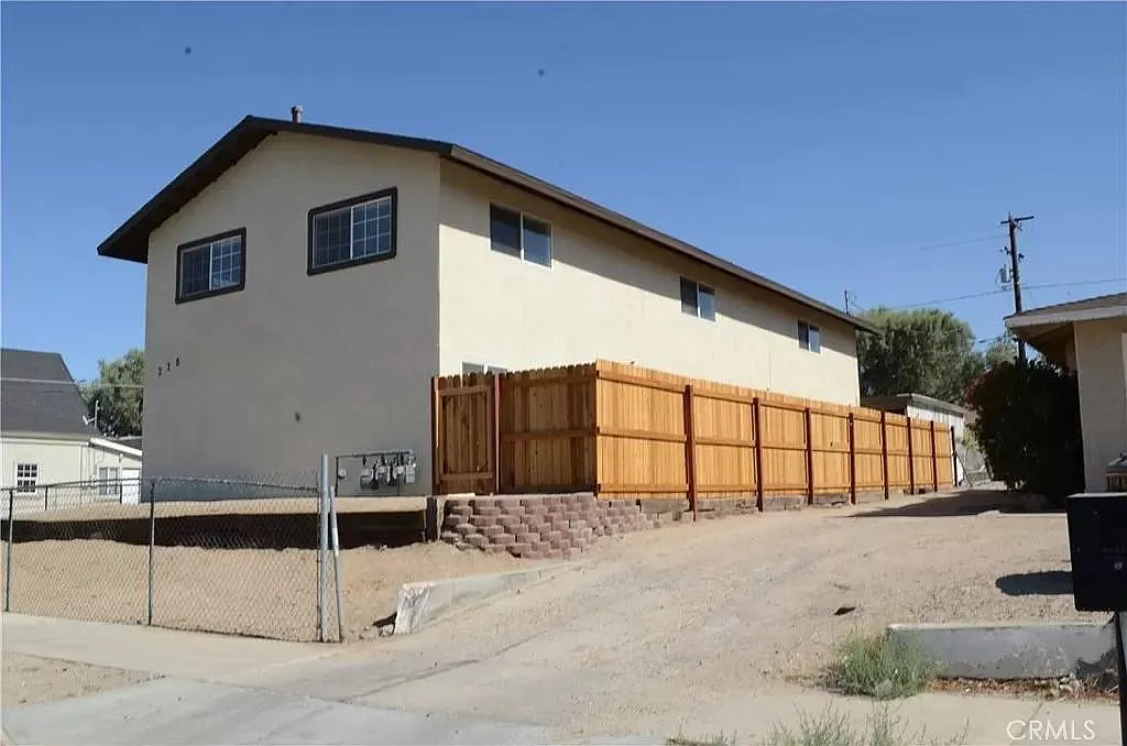 2 bed, 1.5 bath, 3300 sqft, $1,550 — Photo 3