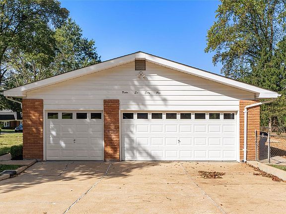 3rd image of 12662 Whispering Hills Ln