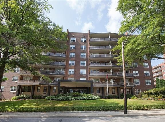 2nd image of 360 Westchester Ave APT 520