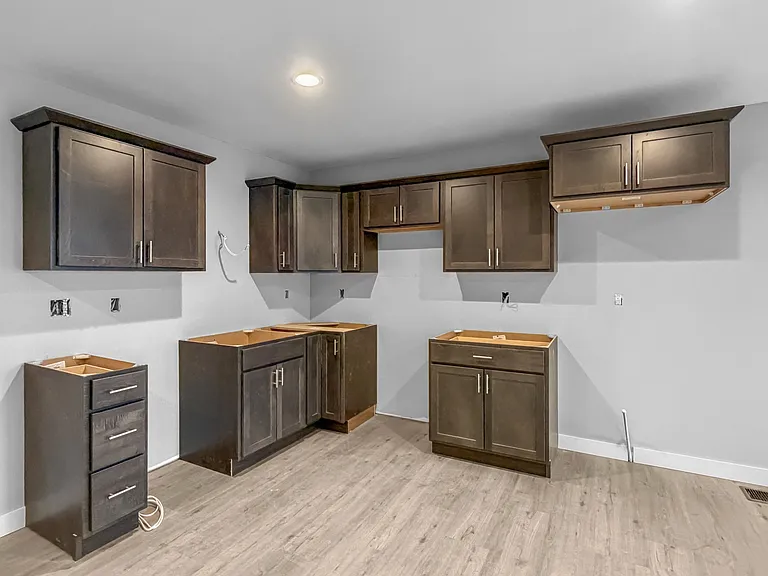 508 Cambridge St — Photo 6