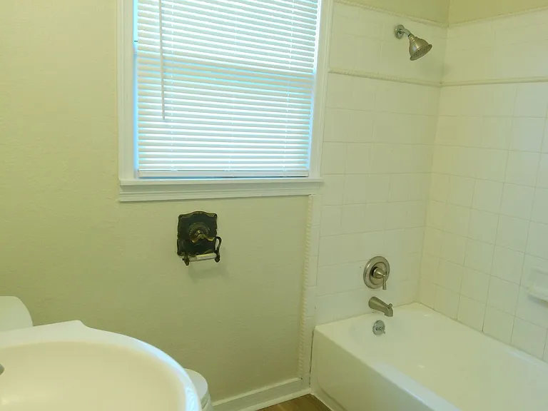 4026 Brentwood Dr — Photo 8