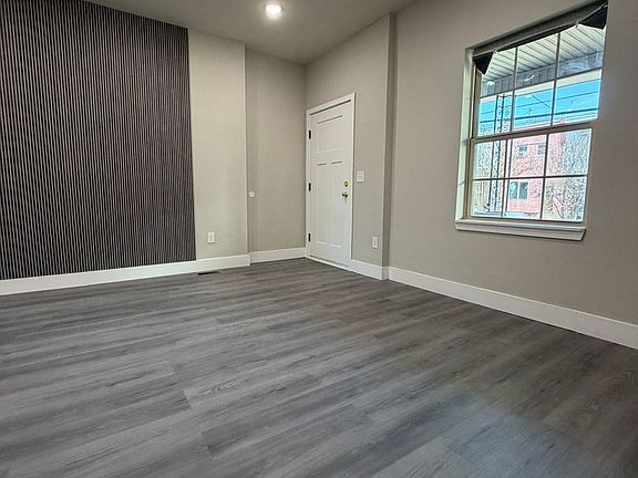 4th image of 5216 W Columbia Ave