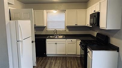 3rd image of 1812 S Boulevard St